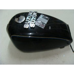 Suzuki GS 550 L - Tank med emblem