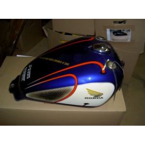 Honda VF 700 Magna - benzintank