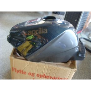 Aprilia RST 1000, Benzintank, gr/grn, Lvel