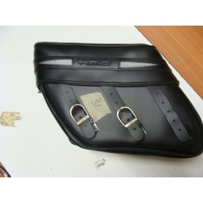 no. 31 - Venstre sidetaske spnde mangler